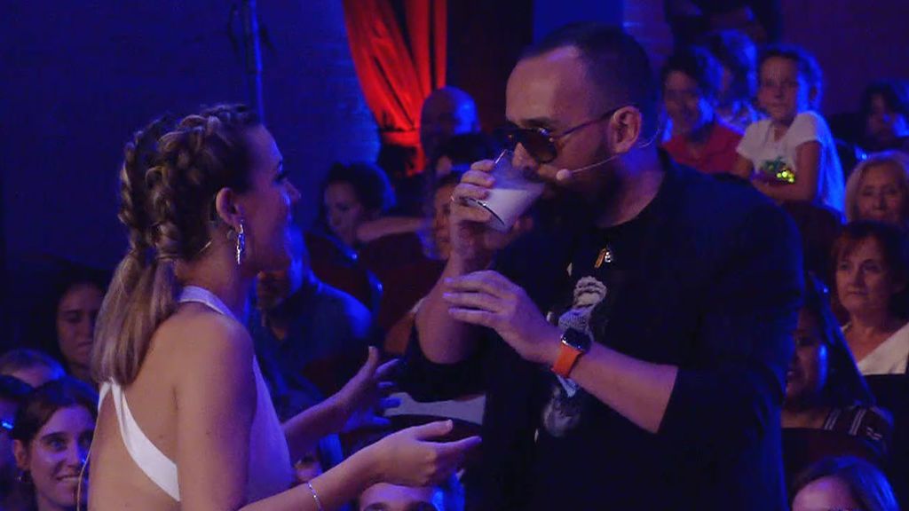 Las caras de sufrimiento del jurado después de probar el cóctel más picante del mundo