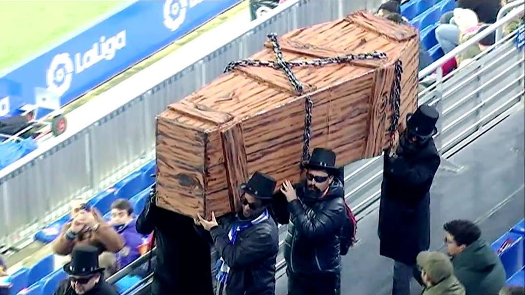 La afición del Alavés contra los horarios de La Liga: "El Madrid o el Barça nunca van a jugar un lunes"