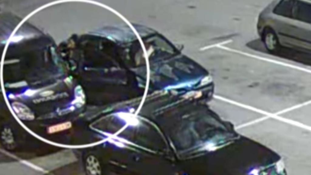 Dos ladronas reventaban coches en gasolineras hasta con sus hijos delante