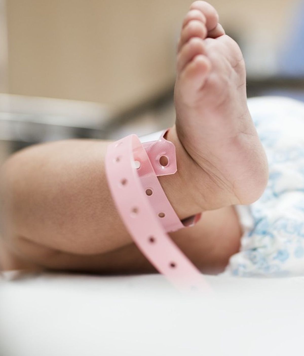 Cortar el cordón umbilical a los 5 minutos de nacer mejora el desarrollo del cerebro del bebé