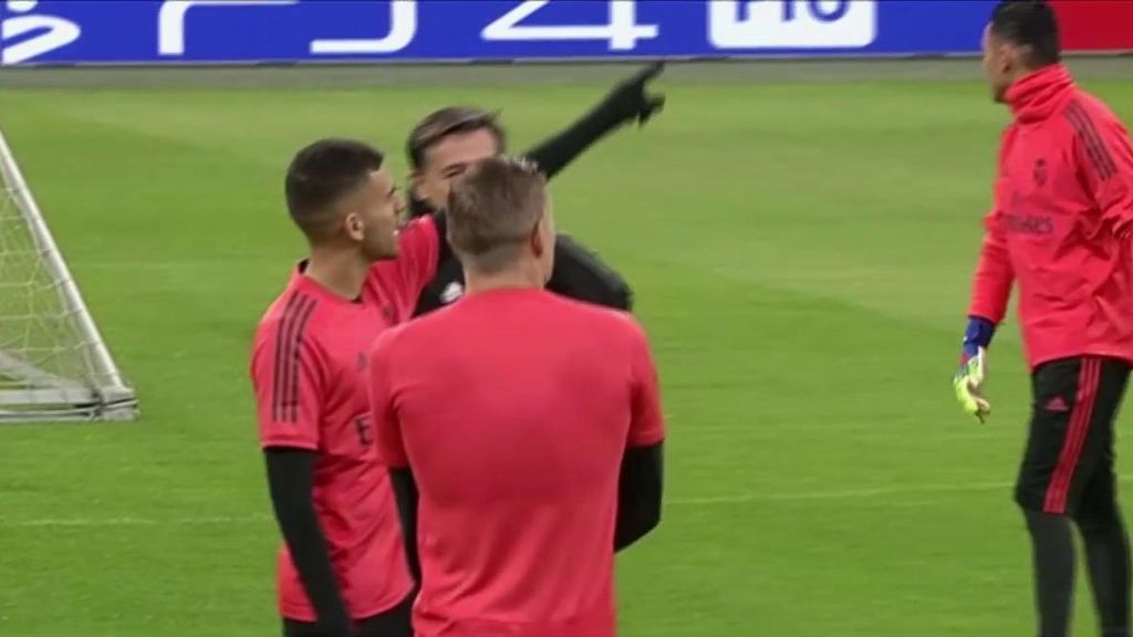 El detalle en el video-marcador que se encontró el Madrid en el entrenamiento en Amsterdam