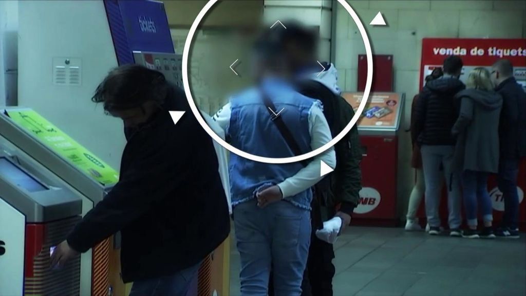 'AR' graba a un grupo de carteristas actuando en el metro de Barcelona