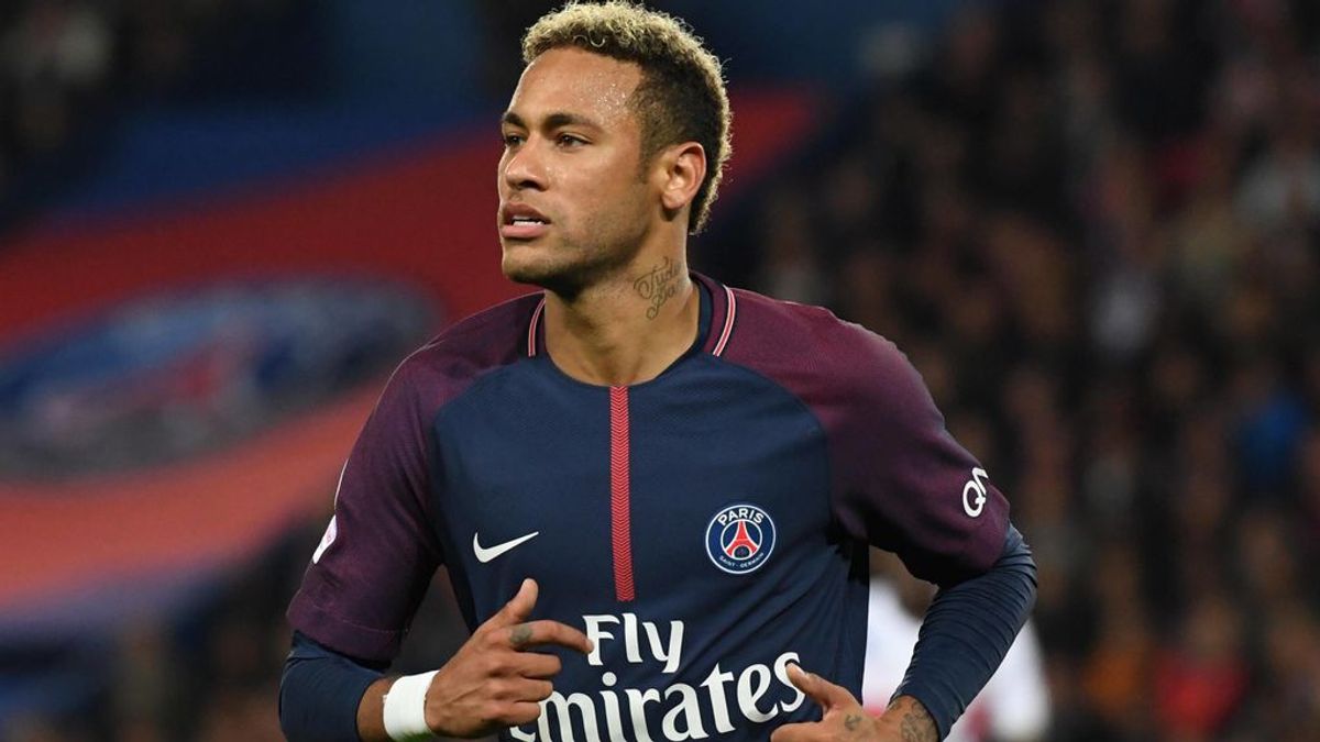 Neymar se 'olvida' de su lesión y no puede controlarse en la celebración de los goles del PSG al United Neymar se 'olvida' de su lesión y no puede controlarse en la celebración de los goles del PSG al United