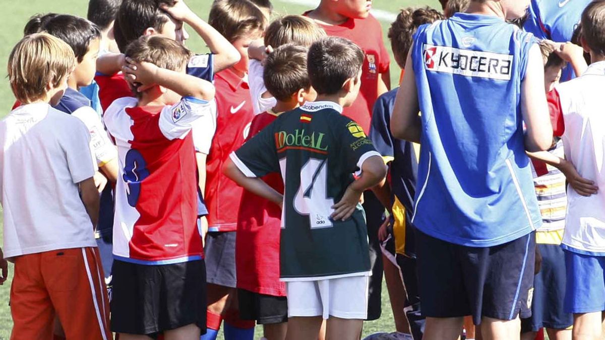 El fundador de la escuela del Atlético de Madrid admite haber abusado de un niño durante tres años