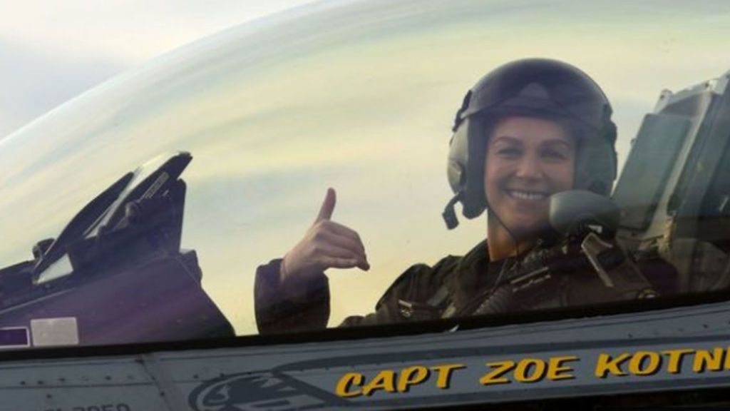 La breve carrera de dos semanas de Zoe Kotnik, la primera mujer jefa del equipo de los F-16 de EEUU La breve carrera de dos semanas de Zoe Kotnik, la primera mujer jefa del equipo de los F-16 de EEUU