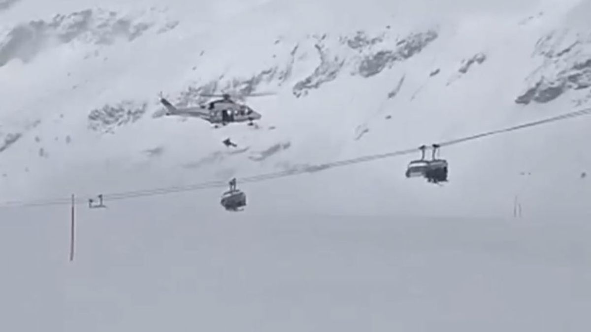 Más de 30 esquiadores tienen que ser rescatados de un telesilla averiado por un helicóptero Más de 30 esquiadores tienen que ser rescatados de un telesilla averiado por un helicóptero
