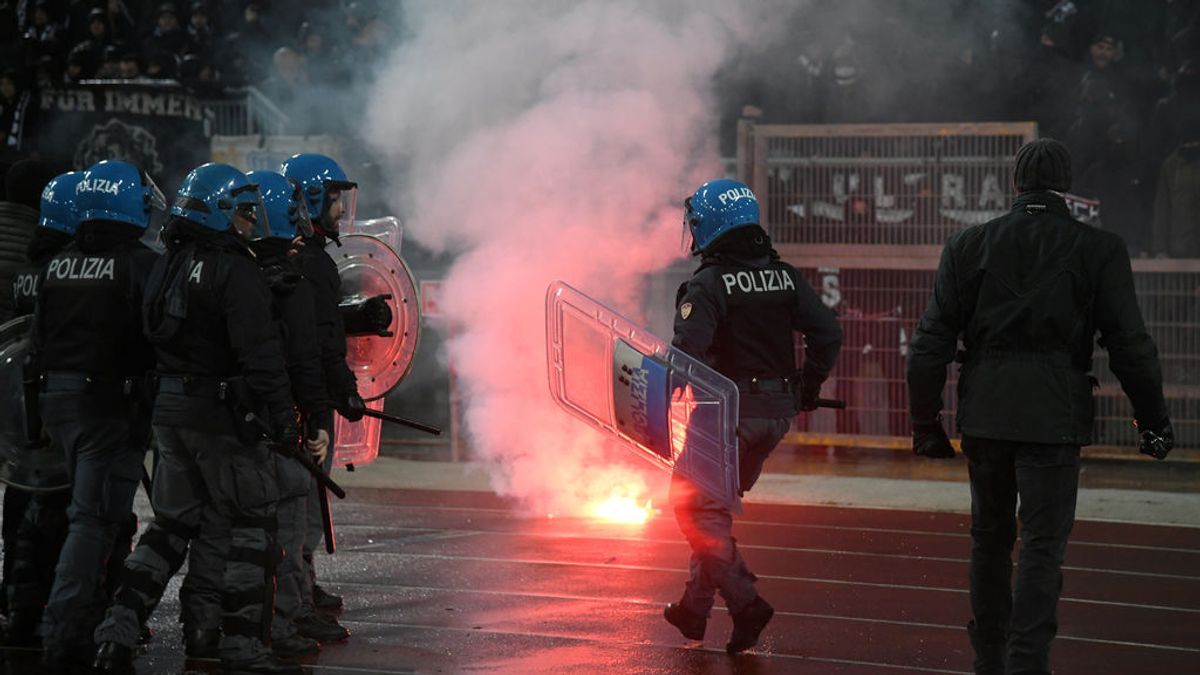 Dos aficionados del Sevilla apuñalados Roma tras una pelea con ultras de la Lazio Dos aficionados del Sevilla apuñalados Roma tras una pelea con ultras de la Lazio