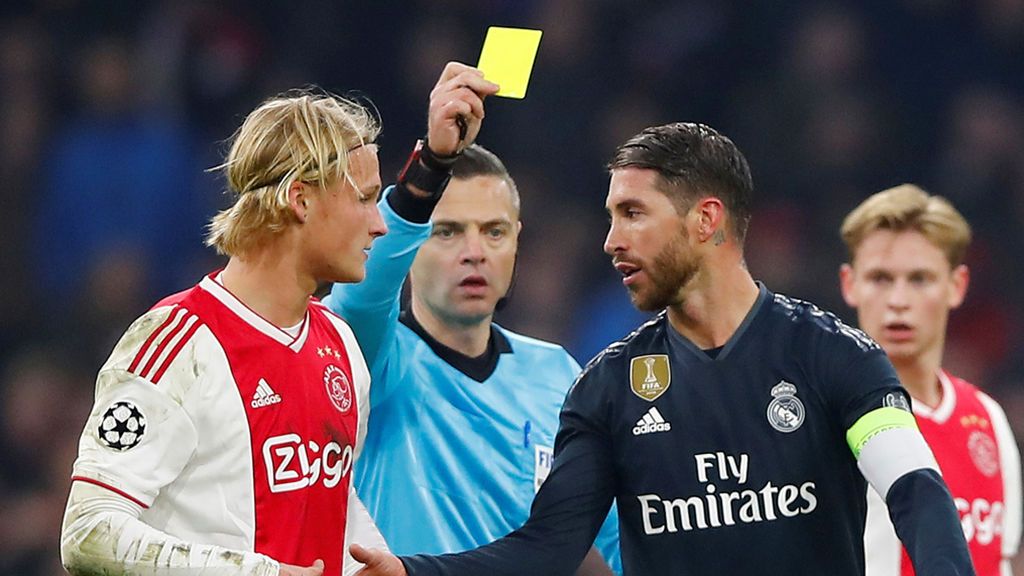 Ramos reoconoce que forzó la amarilla ante el Ajax y luego se desdice