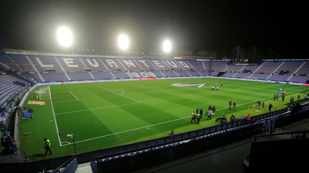 Dos niñas del Levante difundieron una foto de una compañera desnuda y el juez condena a los padres y al club Dos niñas del Levante difundieron una foto de una compañera desnuda y el juez condena a los padres y al club