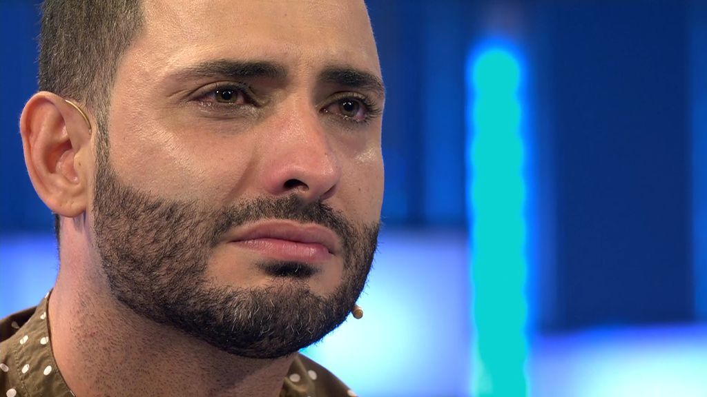 Le pide una explicación a su tía tras alejarse de la familia: la muerte de su madre les alejó