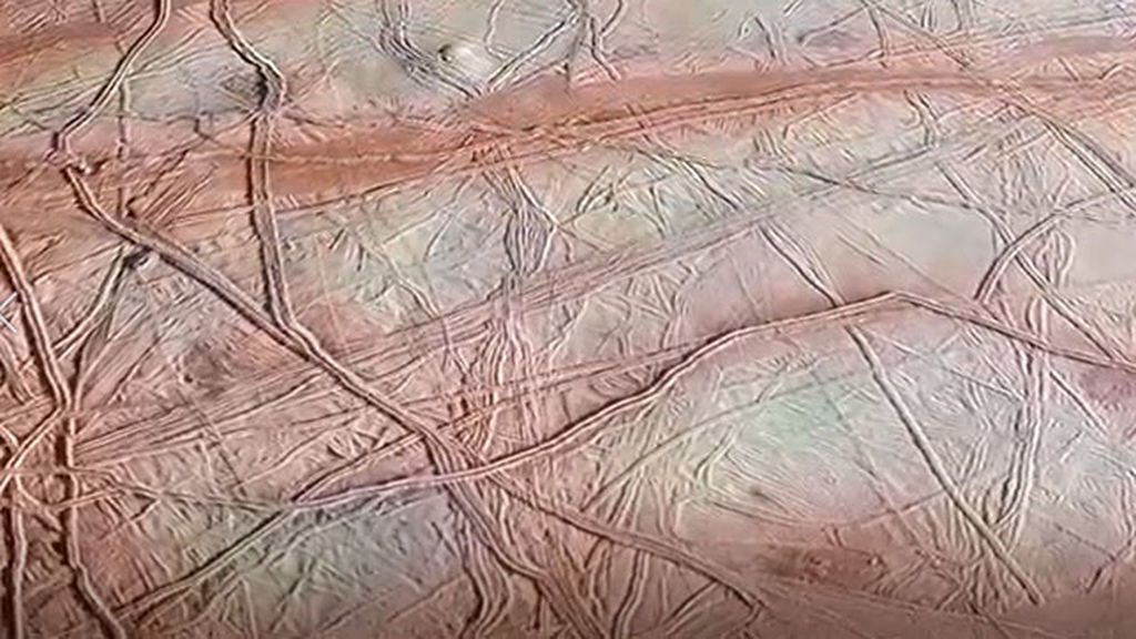 Sobrevuela la luna Europa de Júpiter con la nave Galileo
