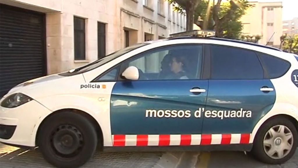 La familia de la madre en prisión por agredir a su bebé en Tarragona acusa al padre de maltrato psicológico