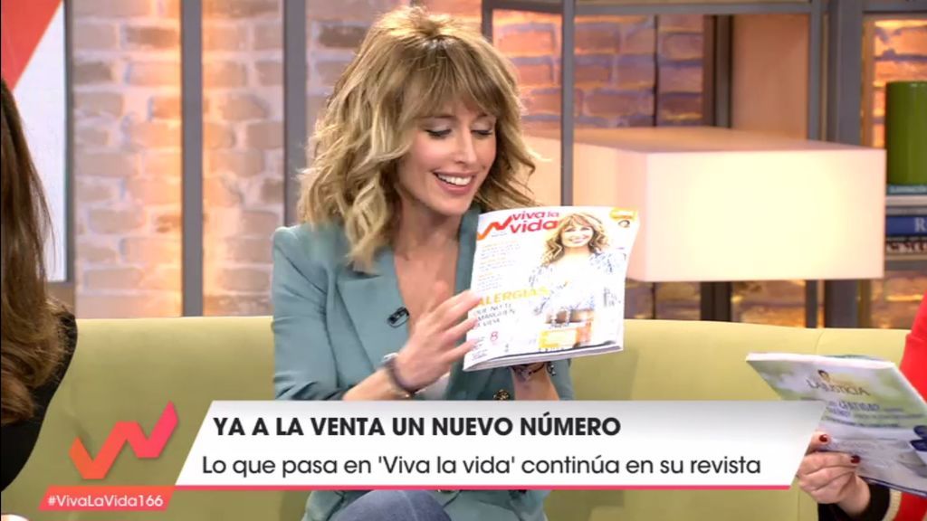 Emma García nos enseña el nuevo número de la revista Viva la vida