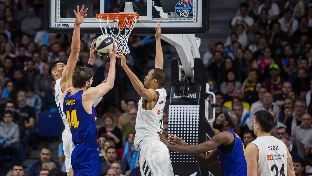 El Madrid considera "lamentables" las explicaciones de la ACB por el arbitraje en la Copa y asegura que tomará medidas El Madrid considera "lamentables" las explicaciones de la ACB por el arbitraje en la Copa y asegura que tomará medidas