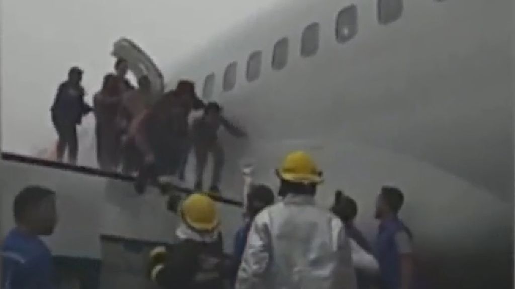 Evacuados 182 pasajeros de un avión que se sale de pista al aterrizar