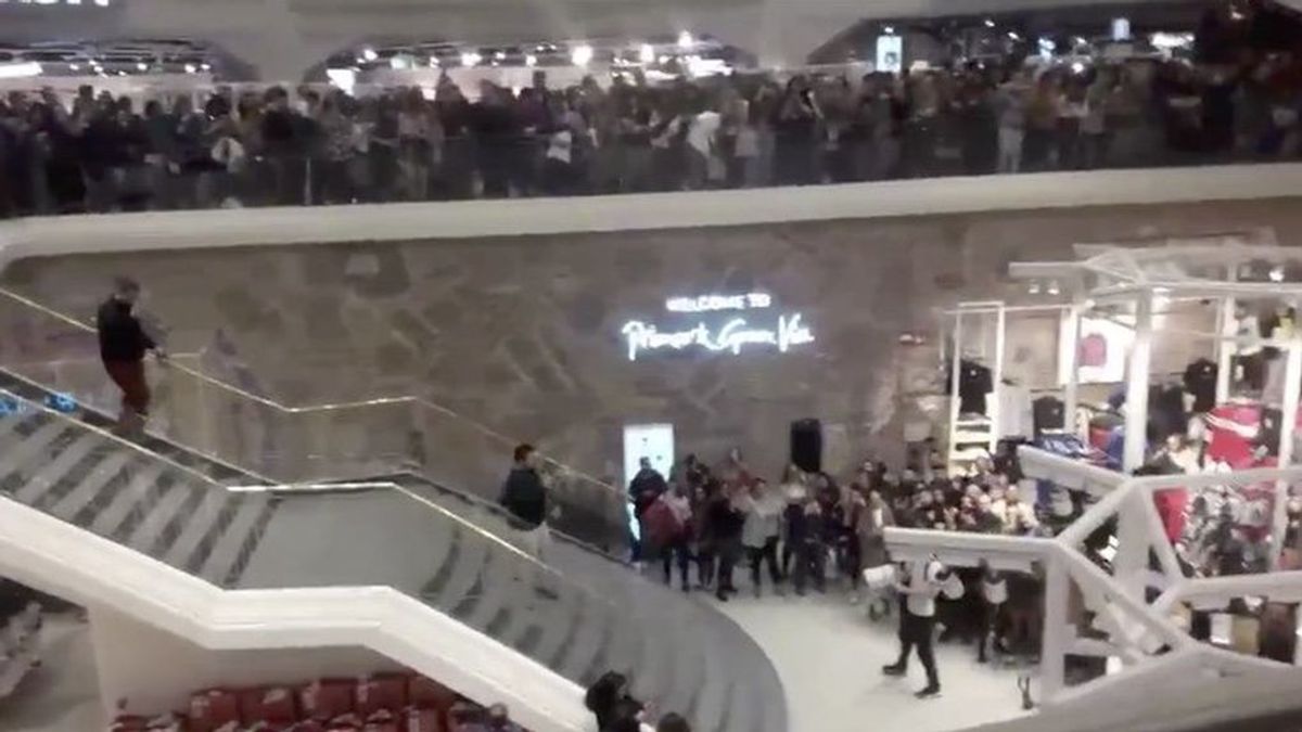 Pedida de mano en el Primark de Gran Vía y las redes se cachondean