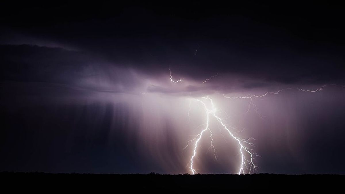 lightning-bolt-768801_960_720