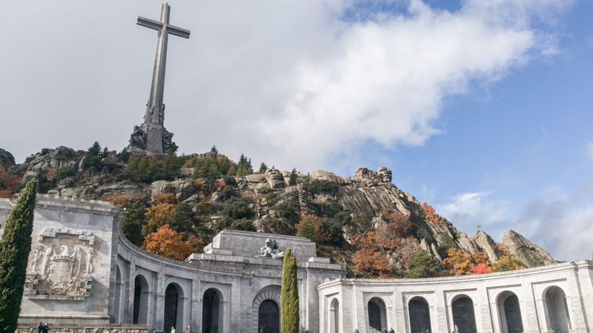 La exhumación de Franco, todavía lejos: el Gobierno necesita autorización de los benedictinos o del Supremo