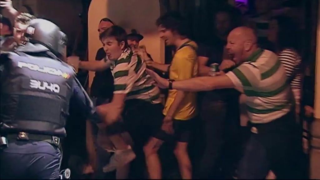 Los 'hooligans' del Celtic destrozan un pub en Valencia y se enfrentan a la Policía