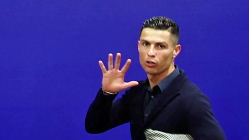 Los gestos de Cristiano en zona mixta tras una pregunta de Deportes Cuatro