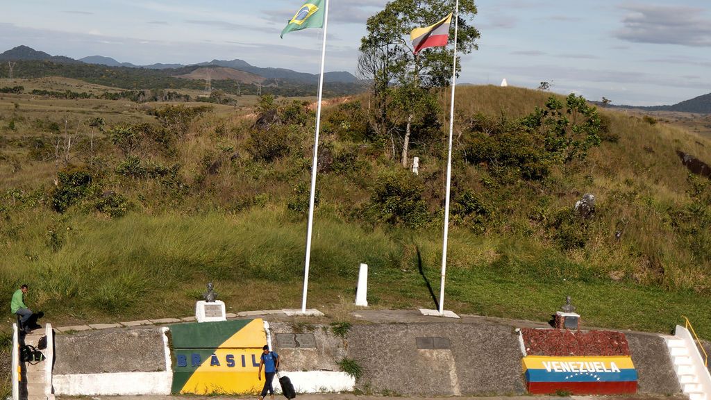 Maduro sigue cerrando puertas a la ayuda humanitaria: bloquea la frontera con Brasil
