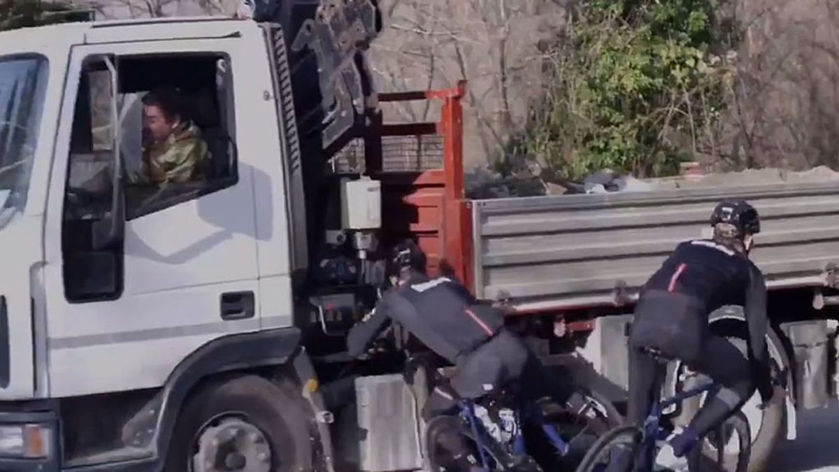 Un ciclista danés comparte su accidente contra un camión mientras entrenaba para concienciar sobre el uso del casco