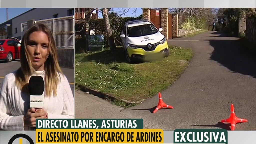 La policía corta la calle de la casa de Javier Ardines para que nadie moleste a su viuda