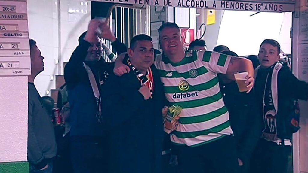 Las aficiones del Celtic y el Valencia disfrutaron de la eliminatoria entre cánticos y buen rollo