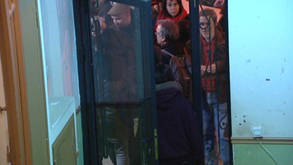 Cientos de personas se concentran para evitar el desalojo de varios vecinos en Madrid