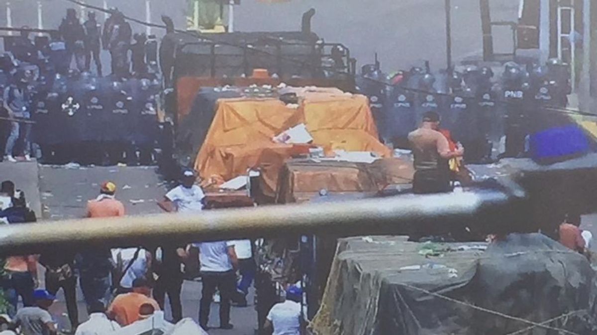 Guaidó anuncia la llegada a Venezuela de los camiones con ayuda humanitaria