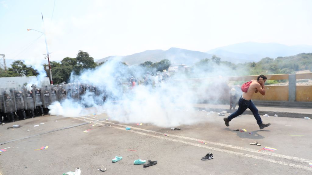 Máxima tensión en Venezuela tras el cierre temporal de la frontera con Colombia