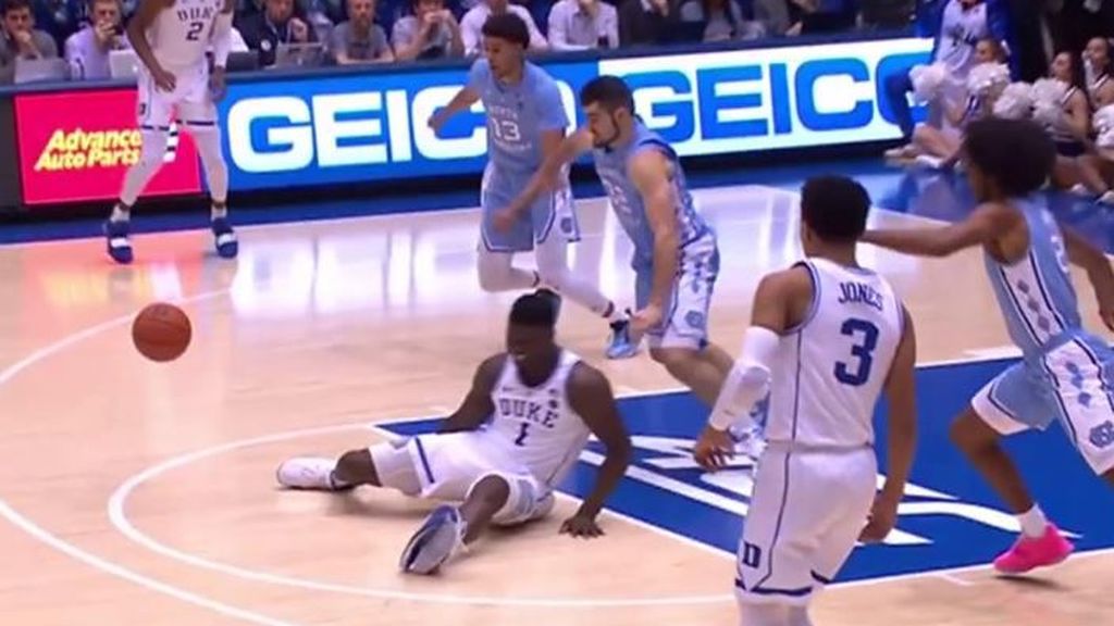 La escandalosa lesión de Zion por culpa de sus zapatillas rotas