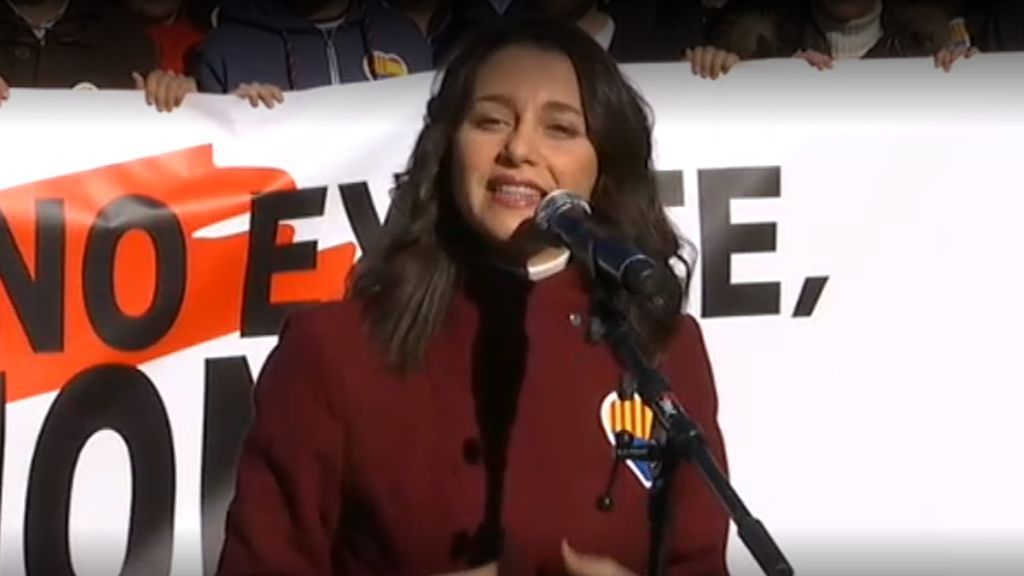 Inés Arrimadas: "Nosotros no hablamos con fugados de la justicia"
