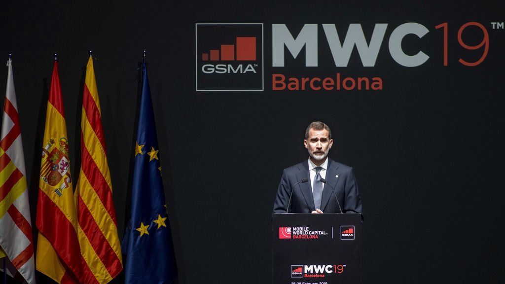 El Rey destaca en el Mobile que la Constitución ha hecho de España una "democracia plena"