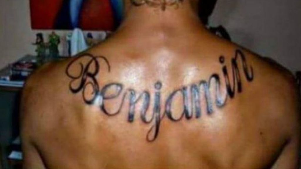 Se tatúa el nombre de su hijo y descubre que no es suyo