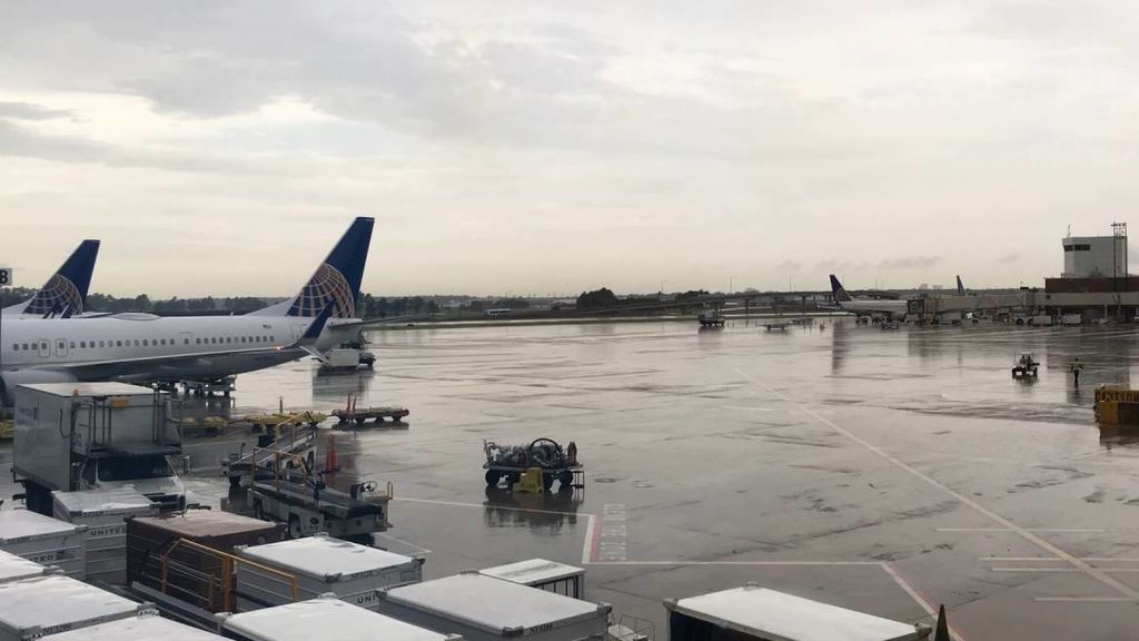 Tres muertos tras estrellarse un avión de Amazon en Houston