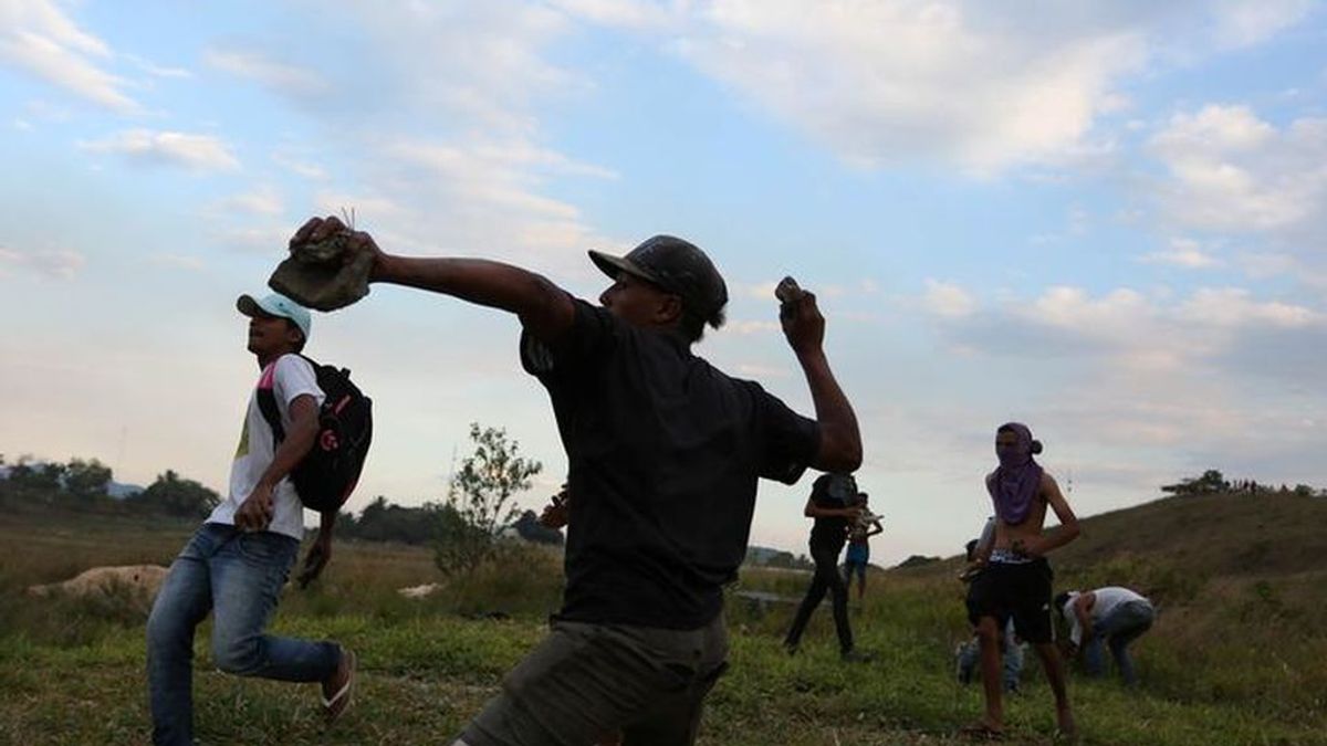Catorce muertos y centenares de heridos en la frontera entre Brasil y Venezuela