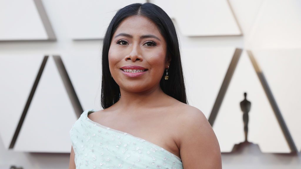 Yalitza Aparicio, nominada a mejor actriz por 'Roma' posa en la alfombra roja de los Premios Oscars 2019