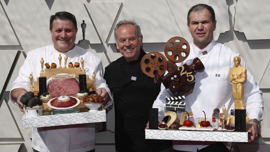Llega a la alfombra roja de los Premios Oscars 2019 el chef Wolfgang Puck