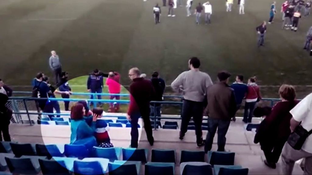 El pánico de dos niños junto a su madre mientras ultras del Xerez agreden a jugadores del Écija