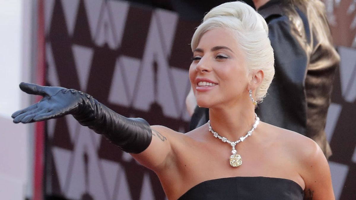 Lady Gaga acude a los Oscars 2019  con un collar de 50 millones de dólares