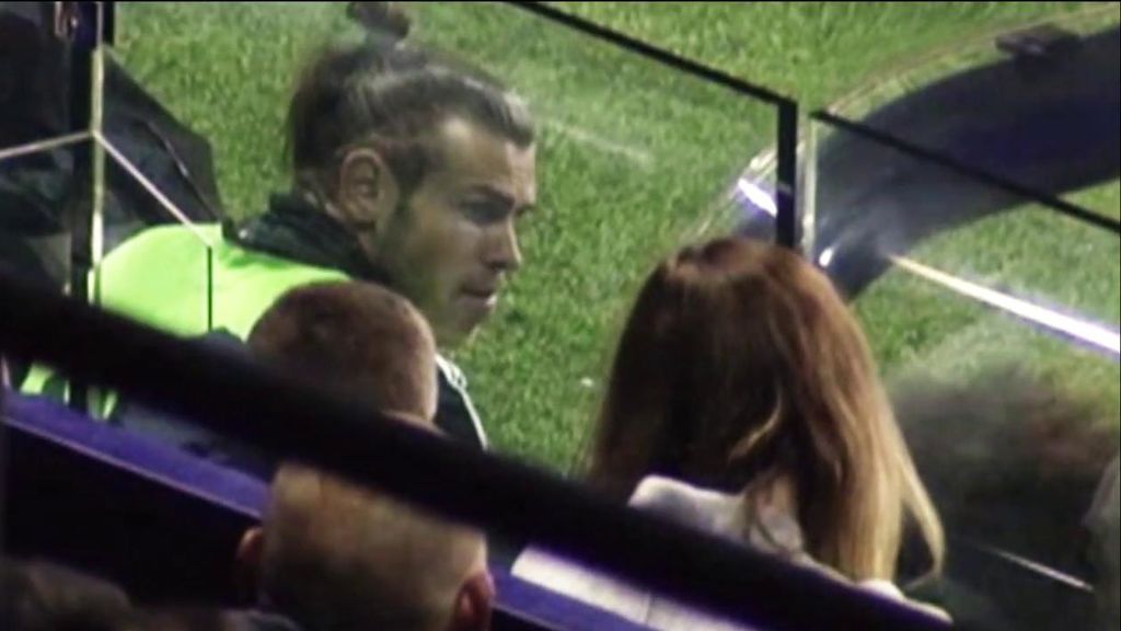 Las imágenes que desmienten a Solari: Bale, sin explicaciones, dejó de calentar al ver que no era el primer cambio