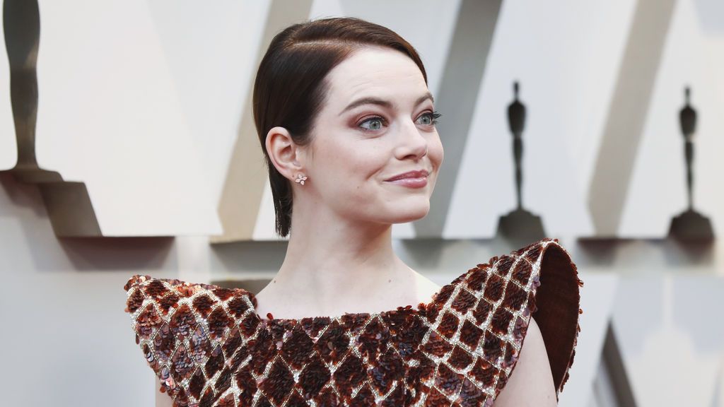 Emma Stone posa en la alfombra roja de los Oscars 2019