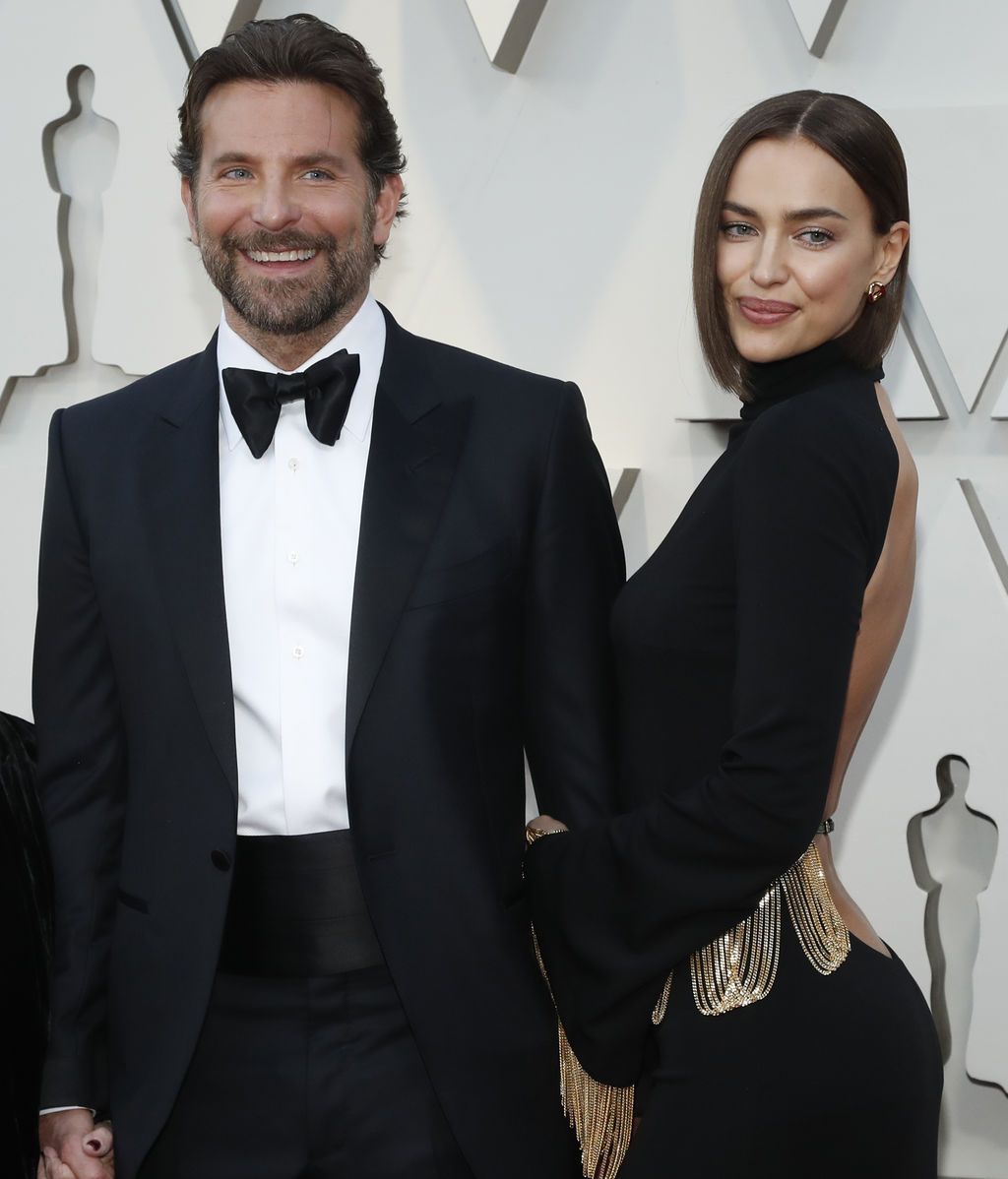 Bradley Cooper llega a la gala de los Oscars acompañado de su mujer Irina Shayk