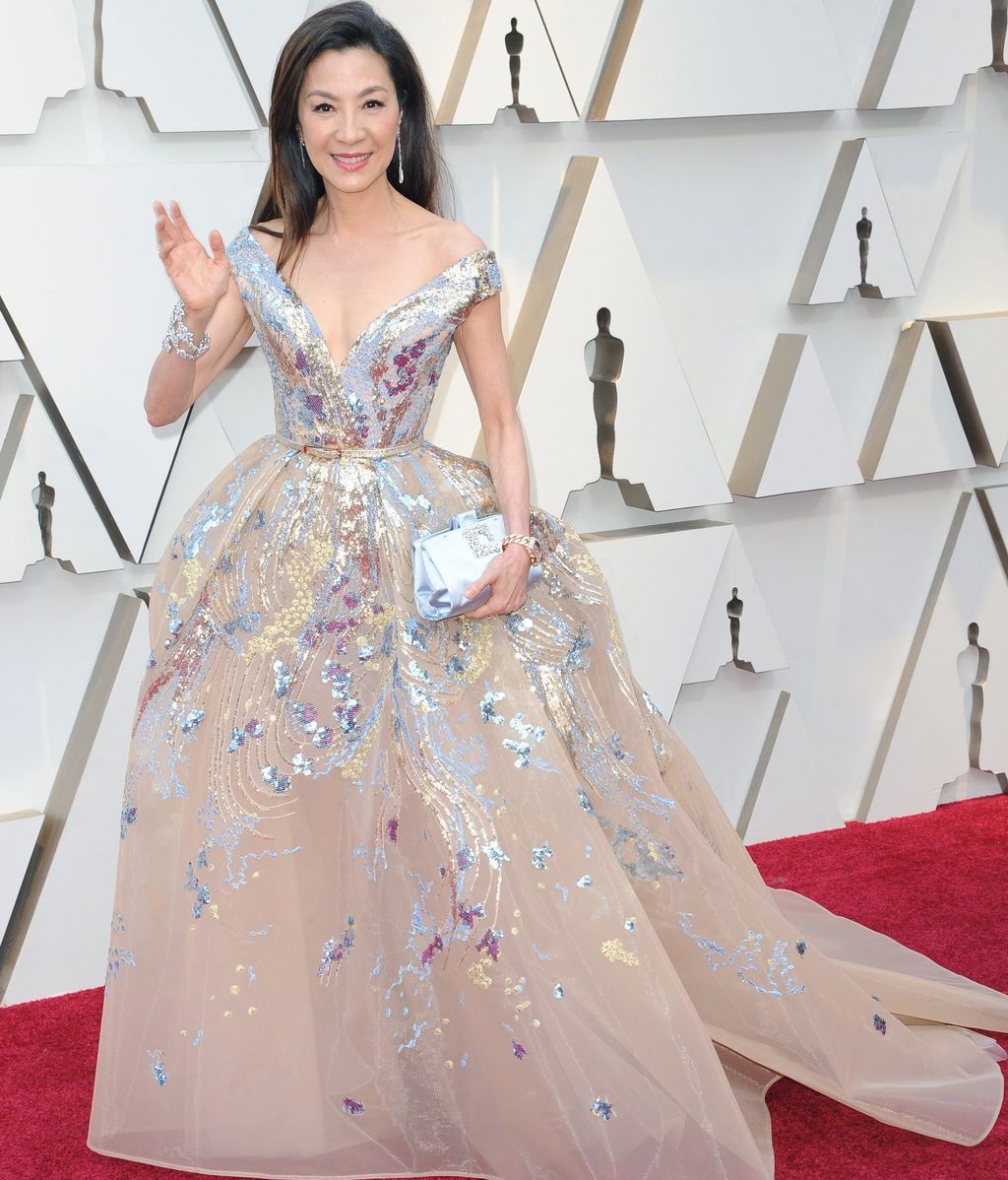 Michelle Yeoh con un vestido de tul bordado de Elie Saab