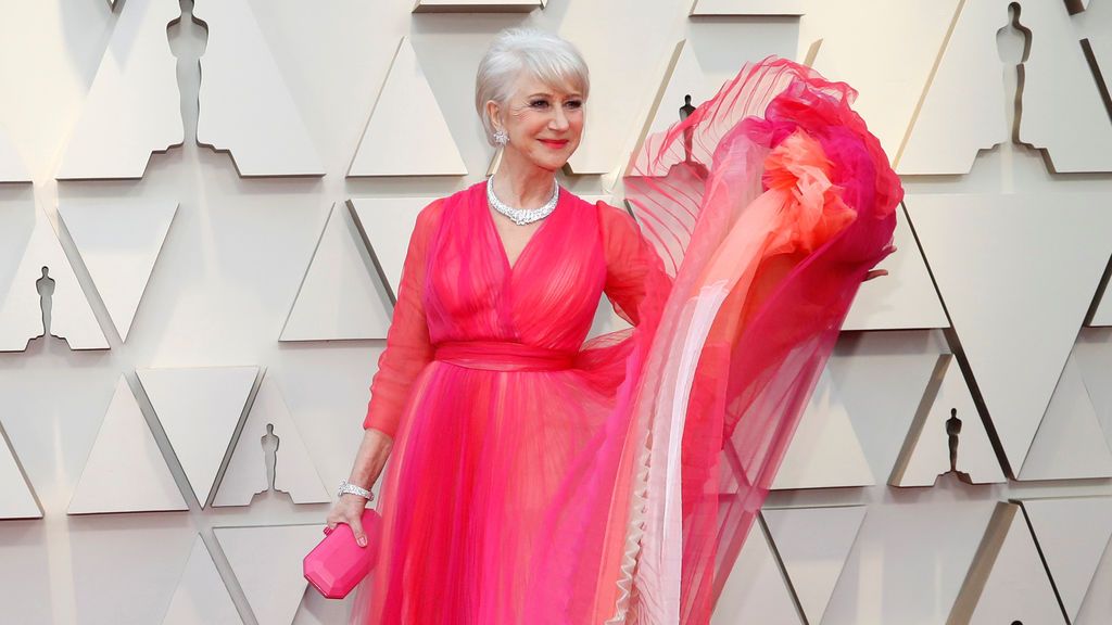 Helen Mirren posa en la alfombra roja de los Oscars 2019