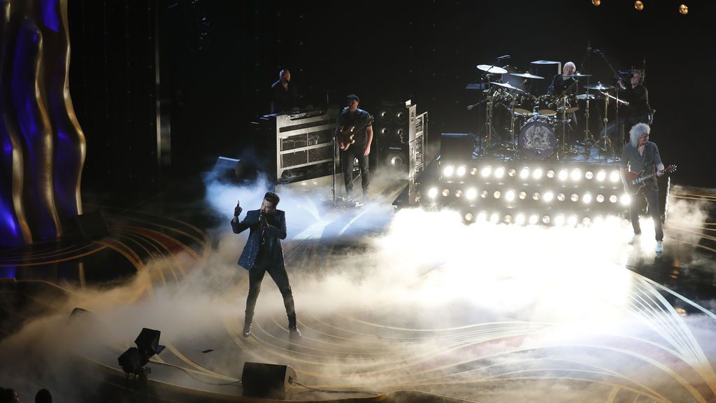 Adam Lambert interpreta a Queen