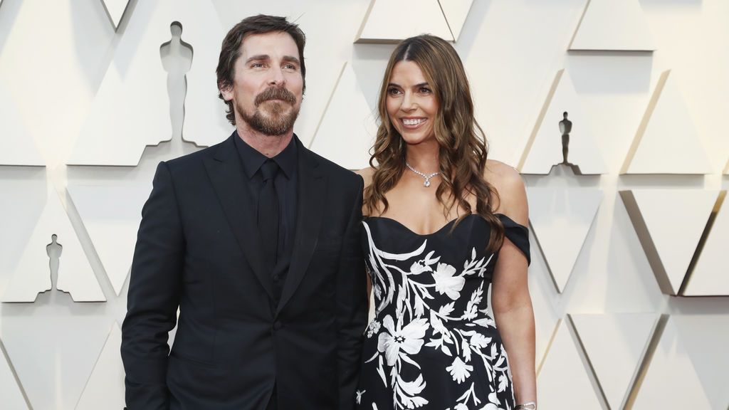 Christian Bale y su mujer Sibi Blazic posan en la alfombra roja de los Premios Oscars 2019