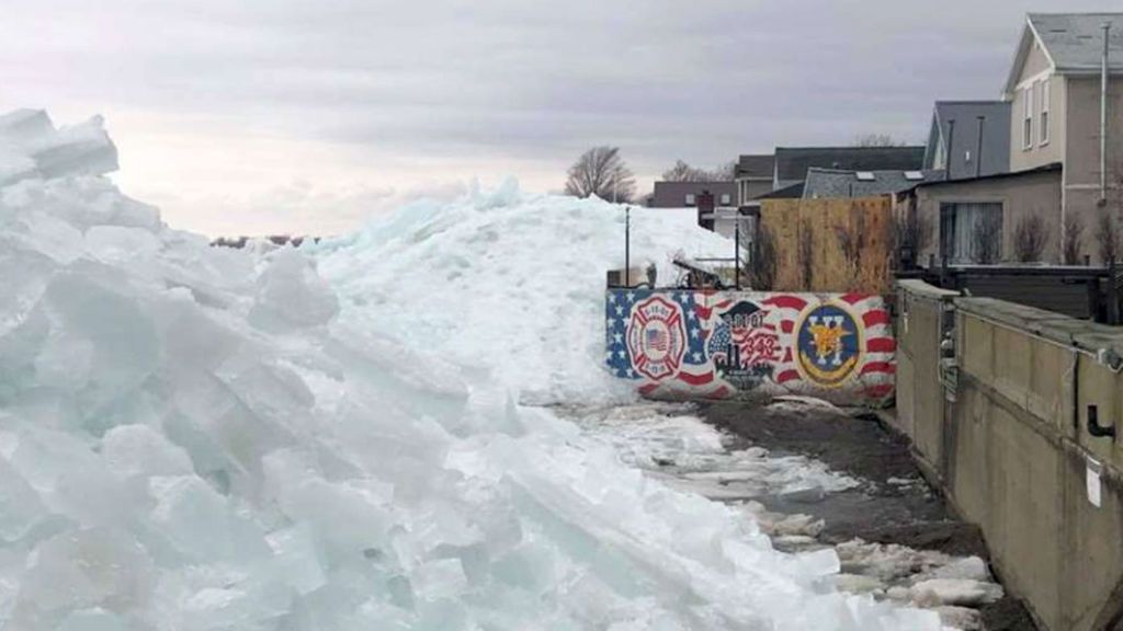 Winter is coming:  El espectacular tsunami de hielo en la zona de los grandes lagos entre Canadá y EEUU