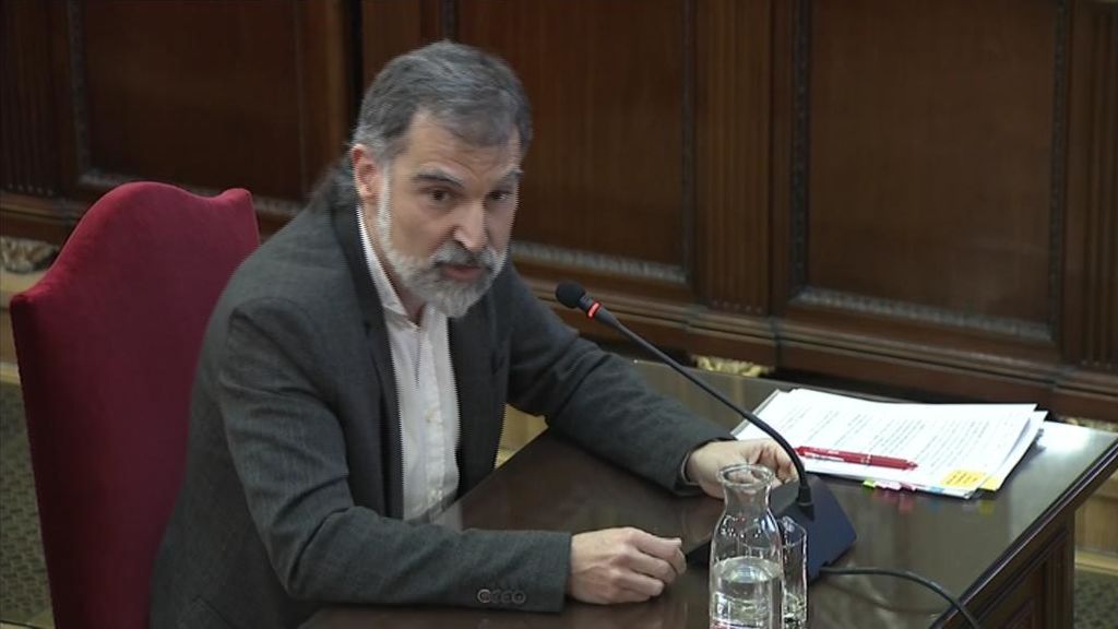 Jordi Cuixart niega el 'asedio'  durante los registros en la consejeria de Hacienda